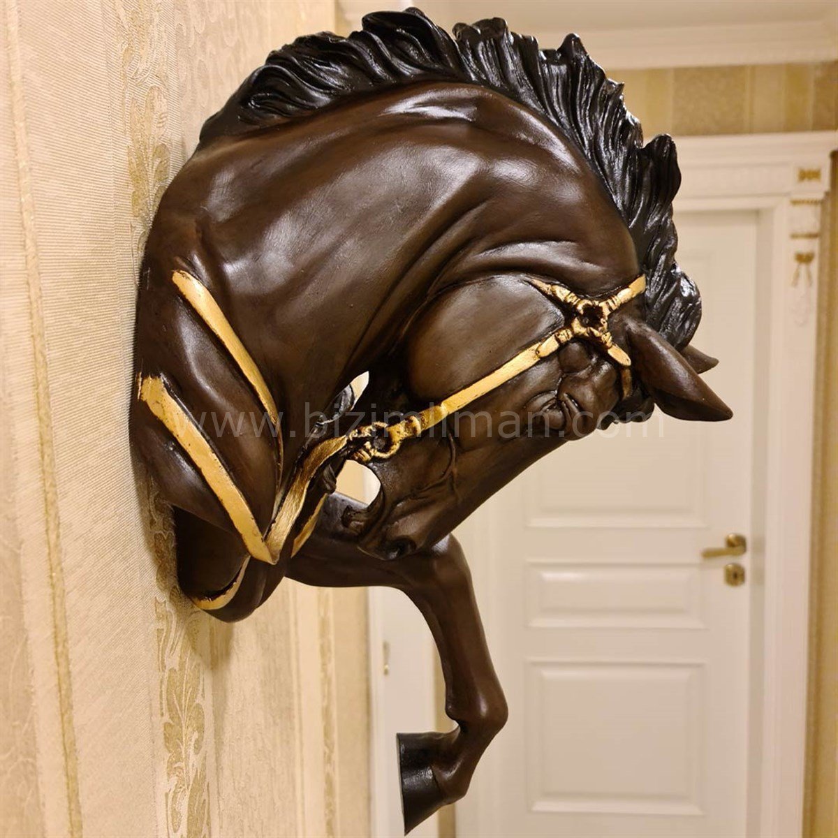 Duvar At Heykeli Kahverengi