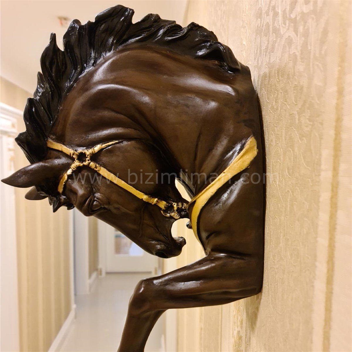 Duvar At Heykeli Kahverengi