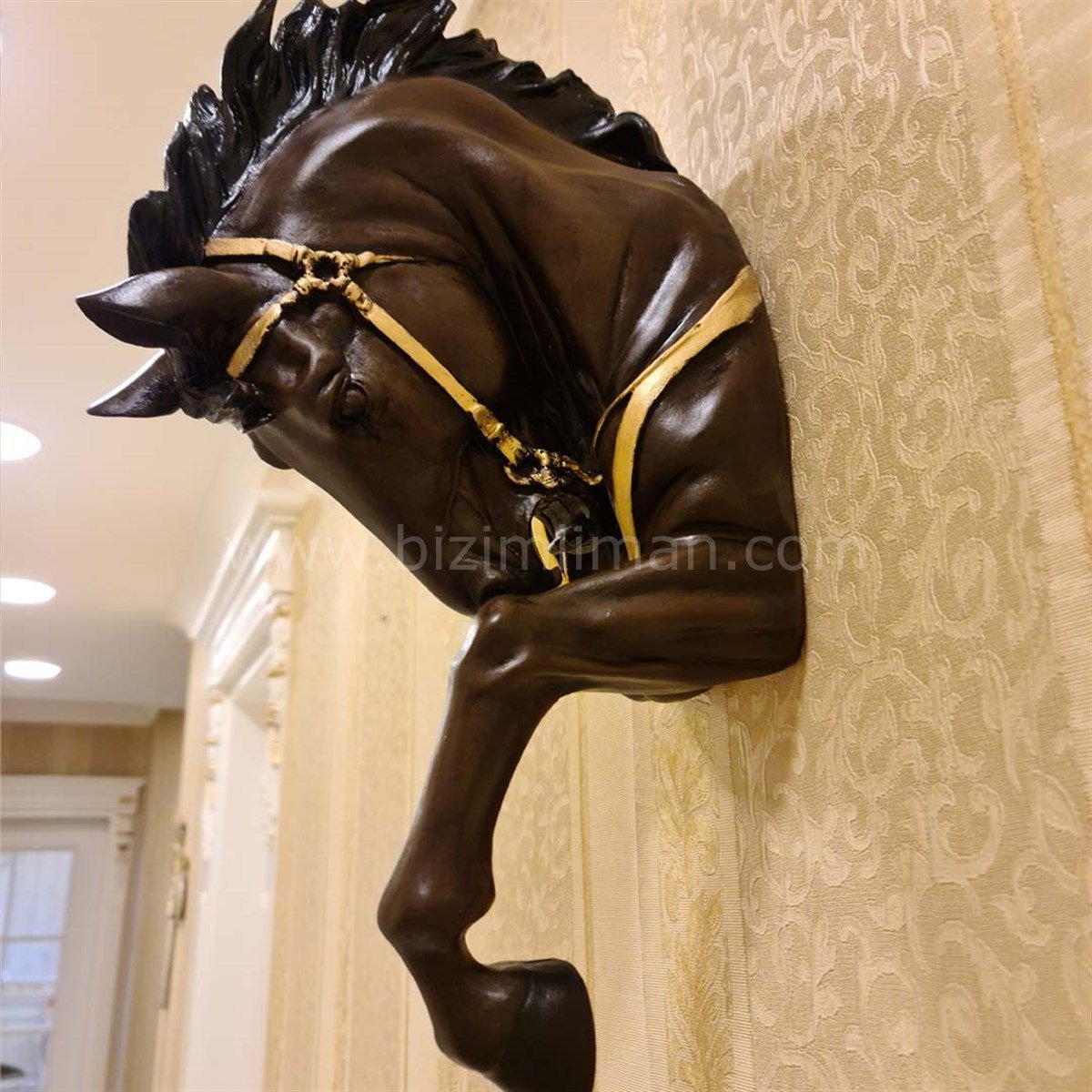 Duvar At Heykeli Kahverengi